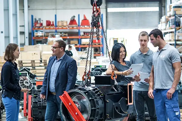 TSA-Mitarbeiter in der Produktion in zwei Gruppen